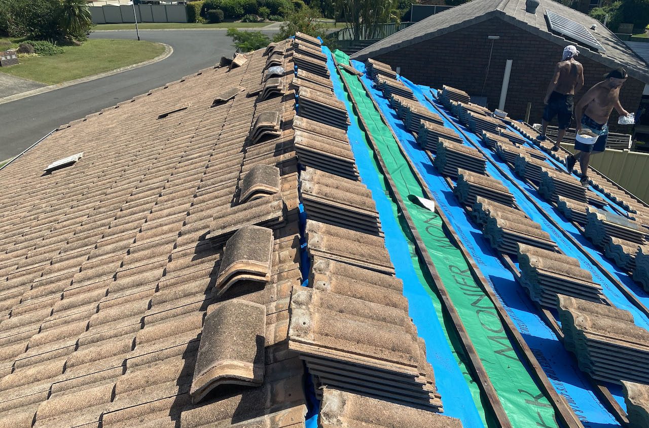 How to Handle Emergency Roof Leaks